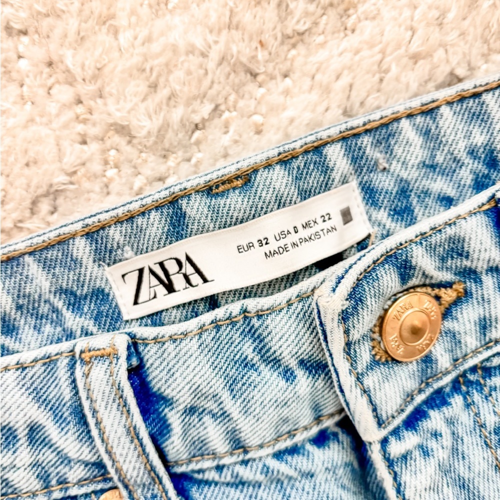 Like New! Women’s Zara Mom High-waisted Denim Jeans - Size 0 - Picture 3 of 7